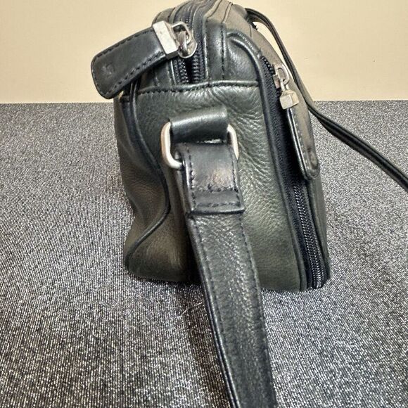 Fossil Shoulder Bag Black 75082 Pebble Soft Leather Organizer Classic Minimalist - Picture 9 of 16